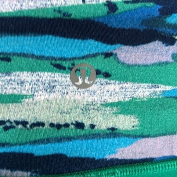 Lululemon Wunder Under Crop - Picture 2 of 9